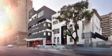 Esselen Clinic / Ntsika Architects