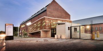 Westbury Clinic / Ntsika Architects